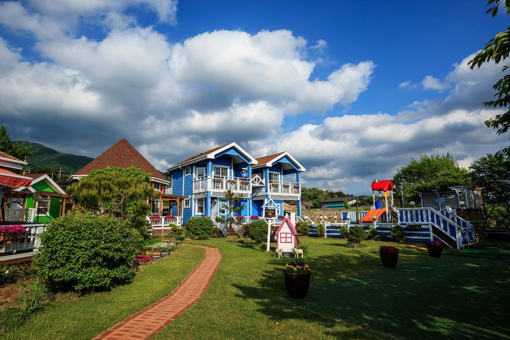 Polaris Tourist Pension Кёнджу Экстерьер фото