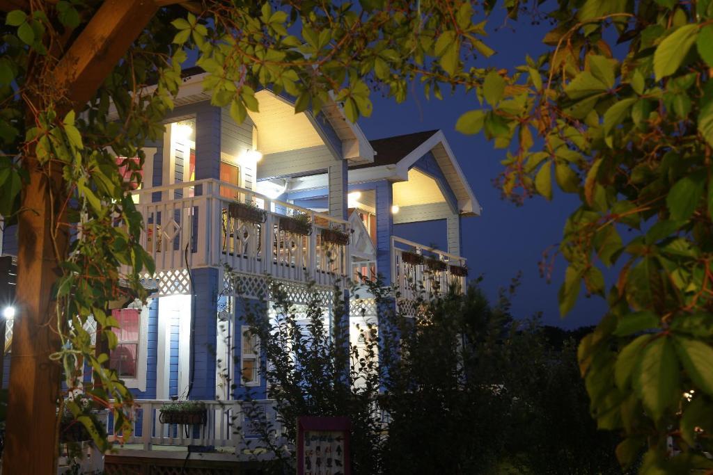 Polaris Tourist Pension Кёнджу Экстерьер фото