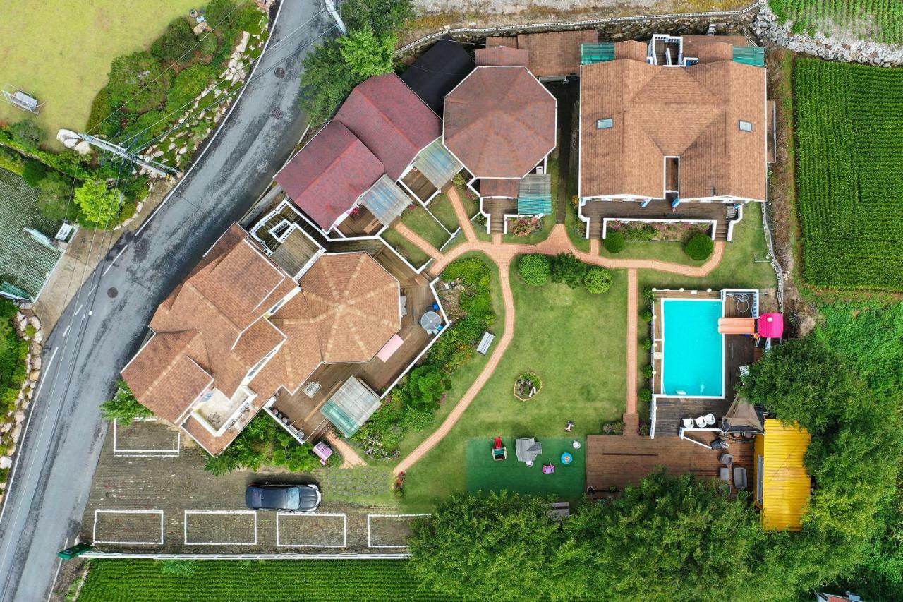 Polaris Tourist Pension Кёнджу Экстерьер фото
